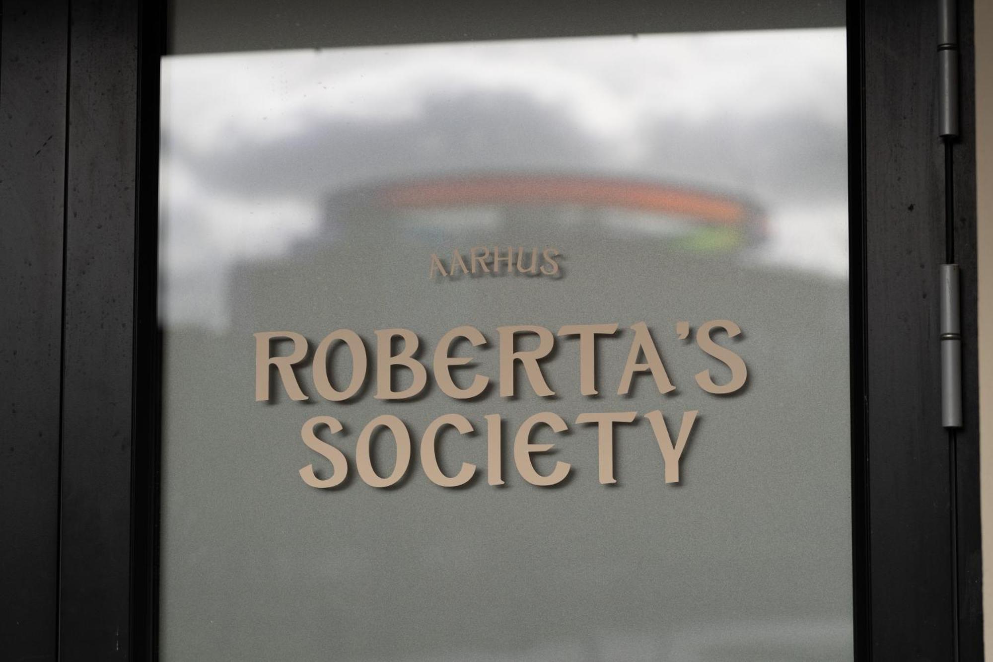 بيت شباب Roberta'S Society Århus المظهر الخارجي الصورة